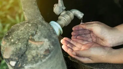 Dbajmy o wodę. "Są miejsca, w których cenniejsza jest od złota" 