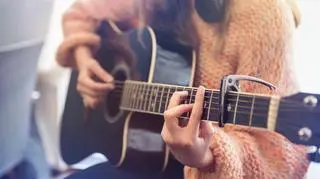 Gitara klasyczna dla początkujących. Co warto wiedzieć? 