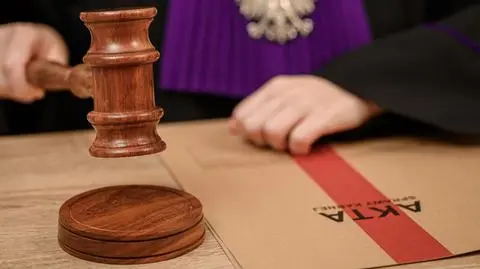 Łomża. 4-latka wypadła z okna. Matka nie przyznaje się do winy