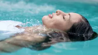 Kobieta w basenie