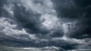 Wały szkwałowe na niebie. Niepokojący widok w niektórych częściach Polski