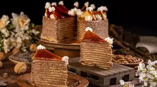 Oryginalny przepis na węgierski tort Dobosza. Jak go wykonać krok po kroku?