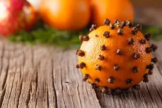 Pomarańcza z goździkami
