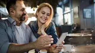 Randka "upchnięta" między pracą a treningiem. Czym jest date stacking?