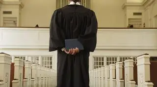 Ksiądz uciekł z nastolatką do Włoch. "Nakazał mi to sam Bóg" 