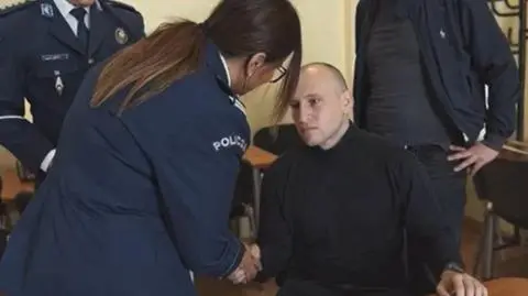 Łukasz Schön uratował 17 z płonącego budynku. Został doceniony przez premiera  