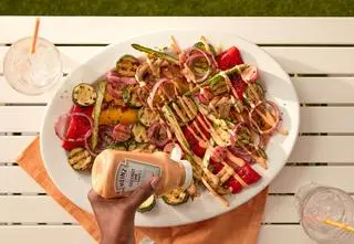 Pyszne dania z dodatkiem sosów Heinz. Te przepisy robią furorę