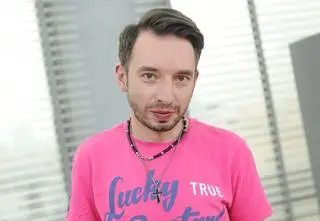Adam Konkol zmaga się z nowotworem płuc. Żona muzyka przekazała informacje o jego stanie zdrowia 