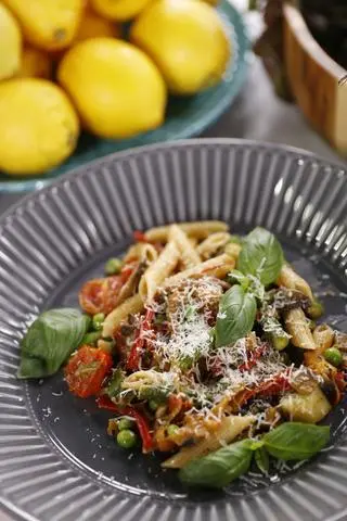 Makaron penne primavera