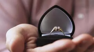 Sen o pierścionku zaręczynowym - symbolika i znaczenie snu. Poznaj analizę i interpretację