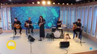 Kasia Kowalska w piosence “Jak rzecz” 
