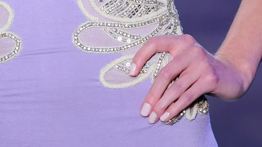Manicure w odcieniu "cloud purple" - inspiracje