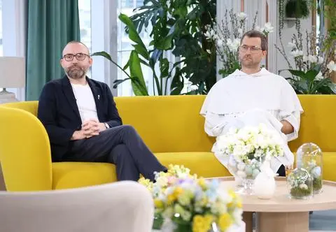 Wiara w życiu człowieka. "Dla wielu osób jest czymś pomocnym"