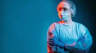 Lekarka w maseczce, pandemia COVID-19