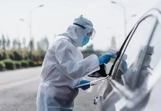 Jest wstępny plan restrykcji w związku z czwartą falą koronawirusa. Czego możemy się spodziewać i kiedy?