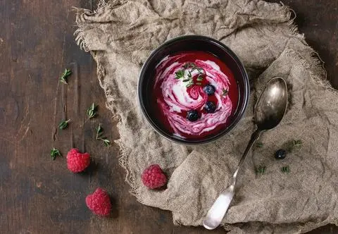 Zupa jagodowa - prosty przepis na sezonowy przysmak