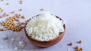 Jakie właściwości i zastosowanie ma wosk sojowy? Czy jest lepszy od pszczelego i parafinowego?