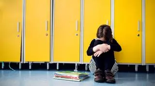 Siedmioletni chłopiec terroryzuje klasę. Szkoła nie widzi problemu  