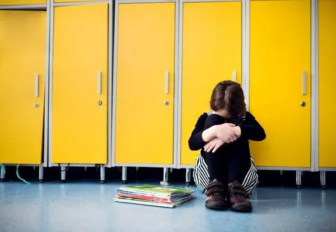 34-latek pocałował w czoło dziewczynkę. Grozi mu  rok więzienia