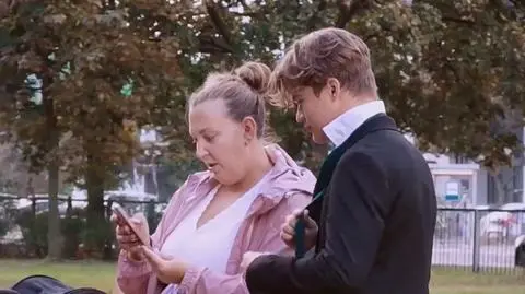 "Miejska dżungla" i prośba o pomoc w zawiązaniu krawata