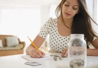 Oszczędzanie ma płeć. Kto jest bardziej zaradny? 