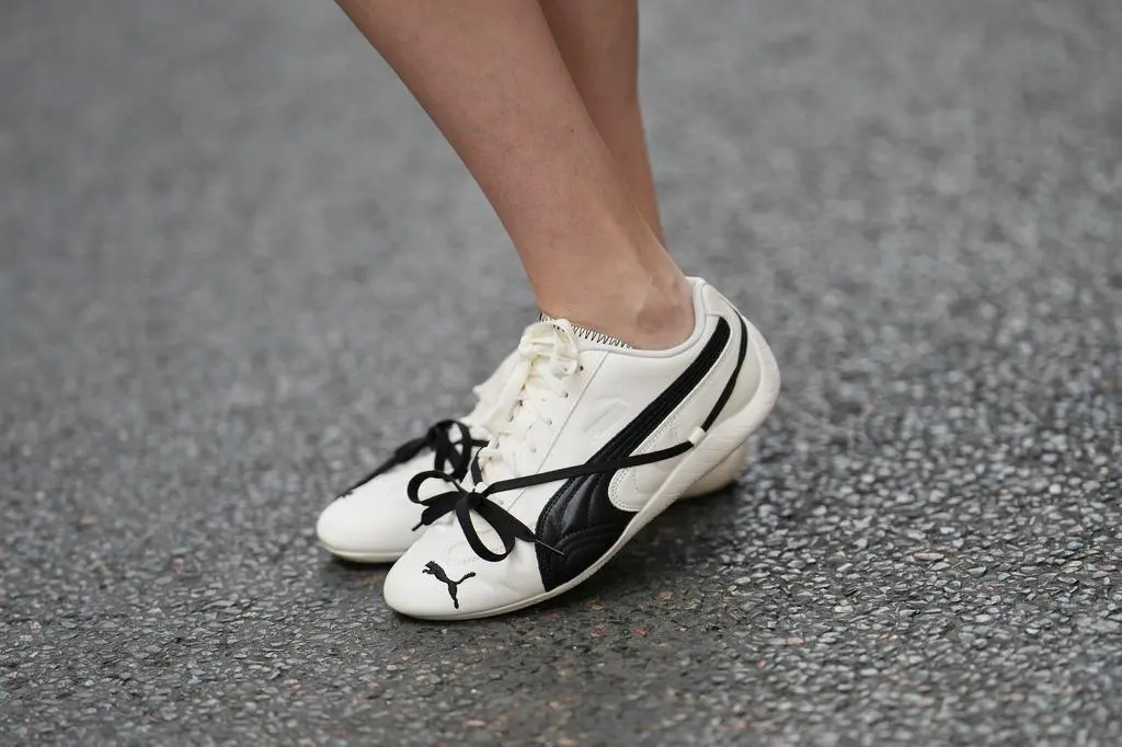 Moda na brzydkie buty - trendy lato 2026