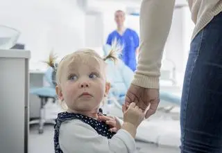Dopłata u dentysty za "dziecko niewspółpracujące" zgodna z prawem?