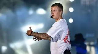 Szokujący incydent podczas występu Justina Biebera. Publiczność obraziła żonę artysty