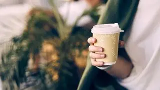 Matcha latte powraca ze zdwojoną mocą. Tę stylizację paznokci pokochały influencerki