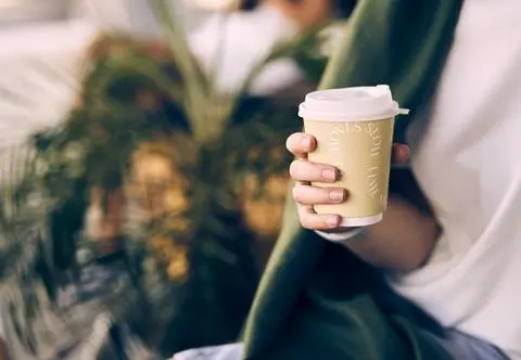Matcha latte powraca ze zdwojoną mocą. Tę stylizację paznokci pokochały influencerki