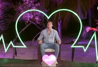 "True Love". Maksym w ogniu pytań mieszkańców  