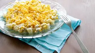 Sałatka "biała dama" to królowa letnich przyjęć. Jak ją przygotować?