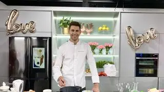 Walentynkowe słodkości: zakochane eklerki, różowa beza i torcik dla zakochanych