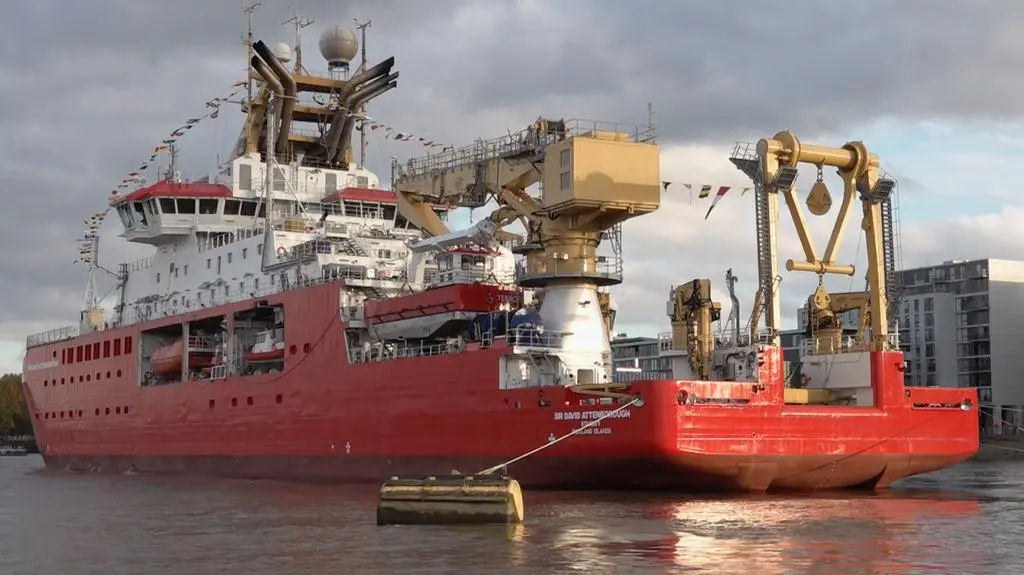 Anna Seknara relacjonuje pobyt statku RRS „Sir David Attenborough”  w londyńskim porcie.