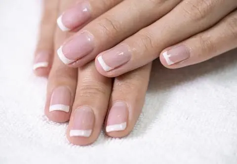 Jak wykonać french manicure krok po kroku? Podpowiadamy