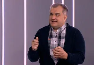 W lasach rodzą się młode dziki. "Locha idzie na człowieka nie dlatego, że jest agresywna"