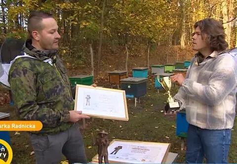 Tajemnica akacjowego miodu. Kim jest najlepszy pszczelarz w Polsce?