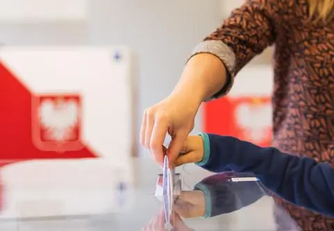 Kogo wybieramy w wyborach samorządowych? Jakie uprawnienia mają osoby we władzach lokalnych?