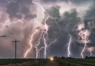 Nad Polskę nadciągają silne burze. Gdzie zagrzmi najmocniej?