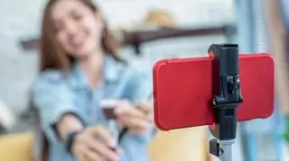 UOKiK zachęca do zgłaszania podejrzanych zachowań influencerów. Jak to zrobić?