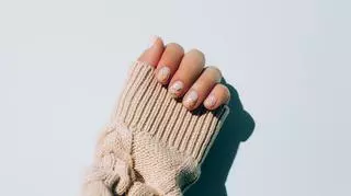 Micro manicure - nowy trend w stylizacji paznokci. Pokochają go minimalistki 