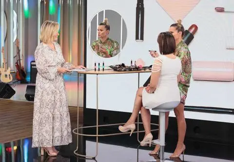 Make up stickami. Jak korzystać z najpopularniejszych kosmetyków sezonu? 