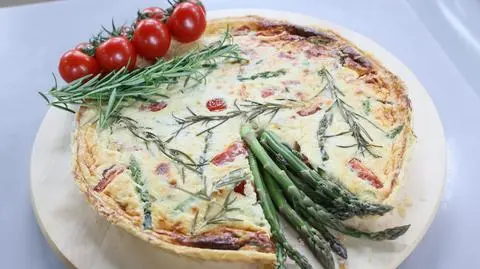 Tarta pieczona ze szparagami