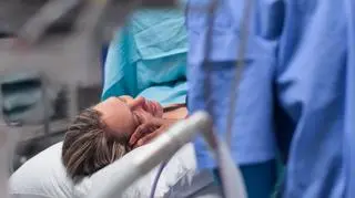 Rodziła syna dwa razy. Lekarze ponownie zaszyli dziecko w brzuchu