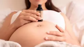 Olej lniany w ciąży – właściwości, wpływ oleju na matkę i dziecko, dawkowanie