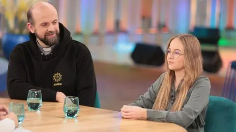 Ksiądz Paweł Kowalski i Daria Banaszuk.