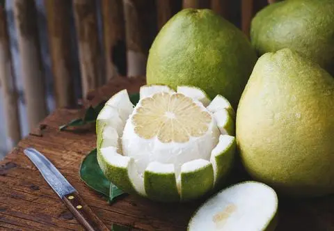 Pomelo – kalorie, witaminy i właściwości