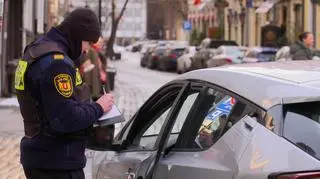 Za co Polacy płacą zimą mandaty? "W grę wchodziły duże odszkodowania"