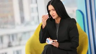 Niebezpieczna moda na wybielanie oczu. "Przestajemy widzieć"
