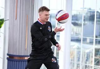 Młody Polak podbija amerykańską koszykówkę. "Nadal nie dowierzam, że tam jestem"
